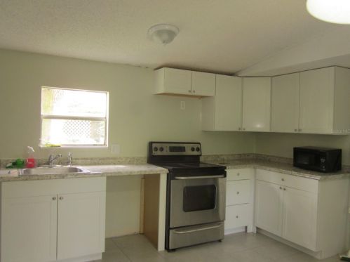 2902 Irene St, Lutz, FL 33559-3137
