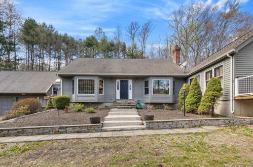 24 County Rd, North Branford, CT 06471-1543