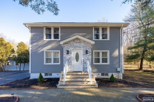 683 Mountain Way, Greystone Park, NJ 07950-1135