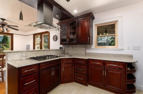 209 Lake Blvd, Mahopac, NY 10541-1771