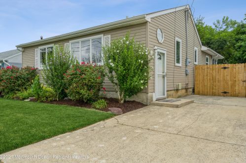222 Swan Rd, Bricktown, NJ 08723-6666