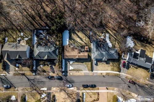 361 Valley Rd, River Edge NJ  07661-1104 exterior