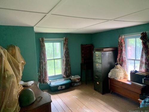 55 Hospital Hill Rd, West Woods CT  06069-2010 exterior