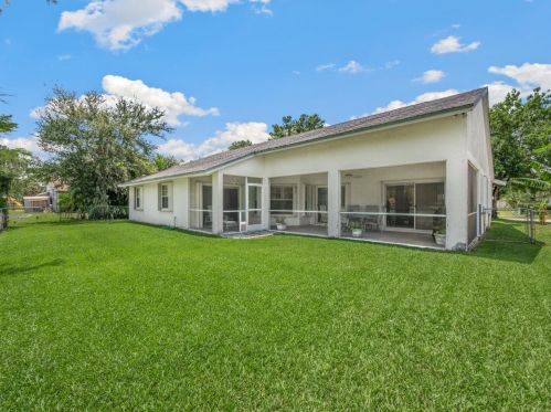 302 Canterbury Dr, West Palm Beach, FL 33407-1321