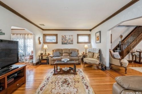 86-71 Somerset St, Jamaica, NY 11432-2313