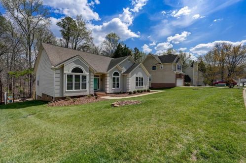 5296 Beechmont Dr, Greensboro NC  27410-9556 exterior