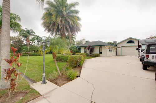 2892 Italy St, Fort Pierce, FL 34952-5589