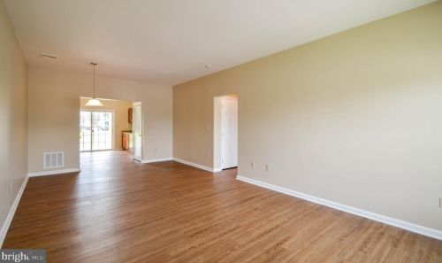 222 Huntington Ln, Easton, PA 18040-8485