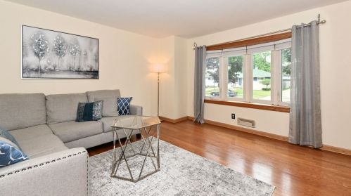 6534 17th St, Milwaukee, WI 53221-5204