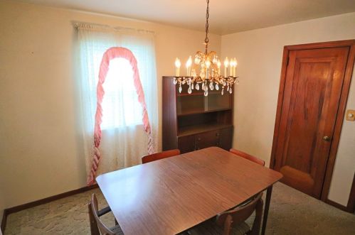 303 Sceneridge Rd, Mckeesport PA  15133-2221 exterior