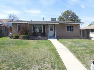 3118 Nelson St, Bakersfield, CA 93305-1927