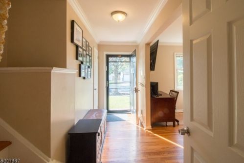 2 Kemp Dr, Springfield NJ  07081-2906 exterior