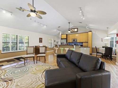 1050 31 Ave, Vero Beach FL 32960-4096 exterior