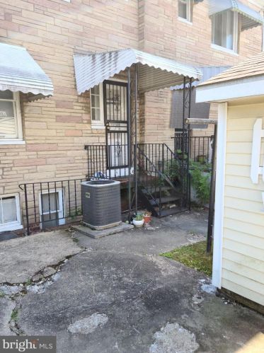 5034 Sargent Rd, Washington, DC 20017-2822