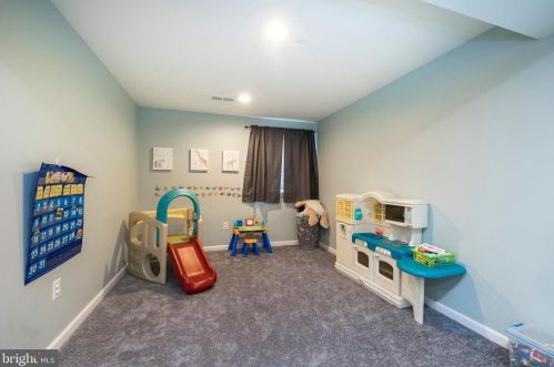 135 Sandpiper Ct, Gilbertsville PA  19525-8118 exterior