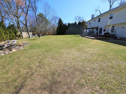 5 Minto Ct, South Setauket NY  11720-2884 exterior