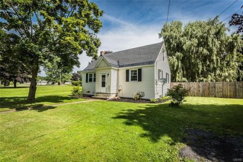 3 Ellen St, Fulton, NY 13069-3201