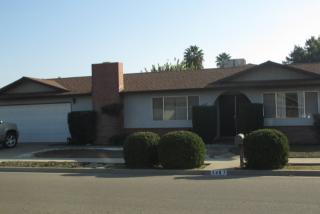 1487 Walnut Ave, Tulare, CA 93274-6628