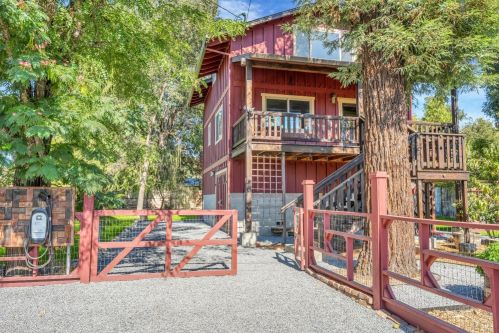 340 Ralph Bettcher Dr, Hopland, CA 95449-9663