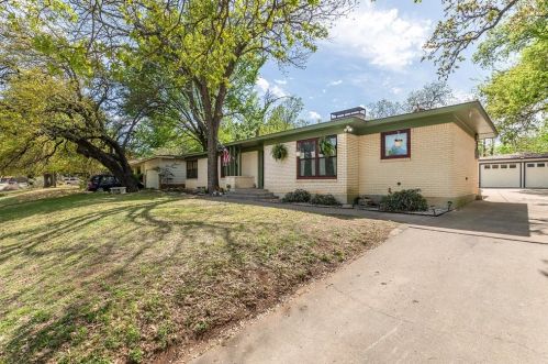 1728 Lake Shore Dr, Fort Worth, TX 76103-1517