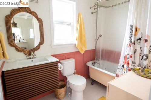 1058 56th St, Oakland CA 94608-2745 exterior