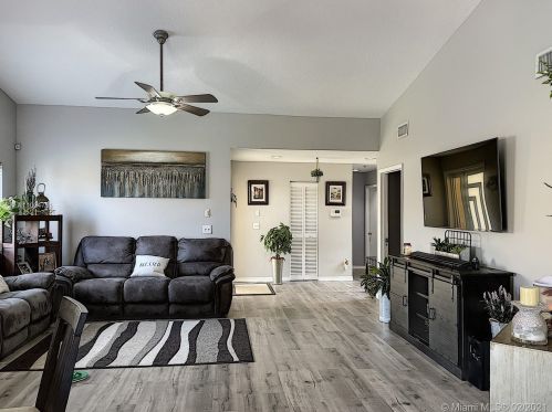 11041 11th Ct, Hollywood FL  33025-3539 exterior