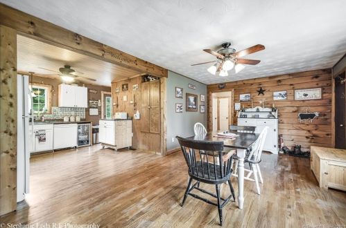 12 Reskin Dr, Wallingford CT  06492-4834 exterior