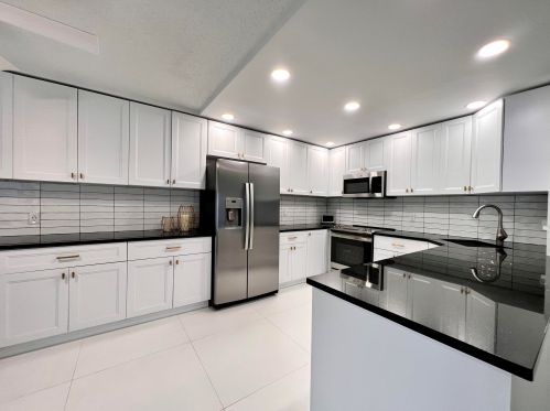 102 Greenbrier C, West Palm Beach FL  33417-2331 exterior
