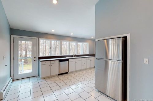 939 Boston Tpke, Manchester CT  06043-7403 exterior