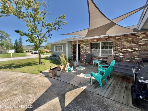 2731 Sherwood Dr, Titusville, FL 32796-3735