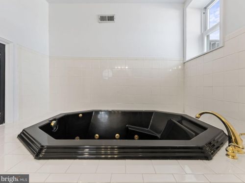 916 Capitol St, Washington DC 20003-1533 exterior