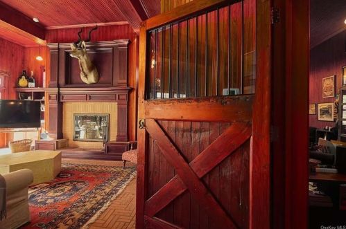 18 Patterson Brook Rd, Tuxedo Park NY  10987-4121 exterior