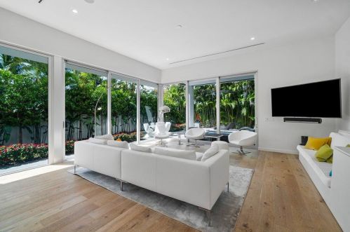 318 7 Ave, Delray Beach FL 33483-5555 exterior