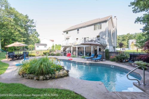 9 Maxim Ct, Jackson Twp NJ 08527-3893 exterior