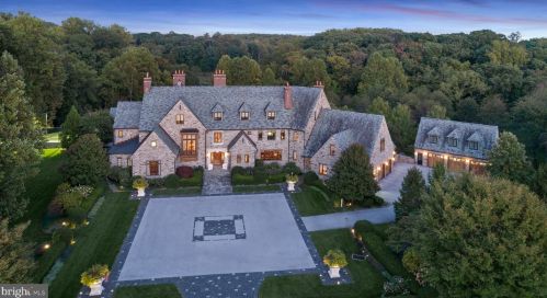 10 Pyles Ford Rd, Wilmington, DE 19807-1824