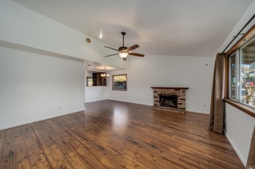1525 Mayflower Pl, Santa Rosa, CA 95403-8924