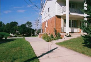 1906 Cardinal Dr, Waukesha WI  53186-2609 exterior