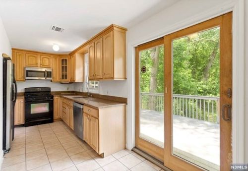 29 River Rd, Oakland NJ  07436-1912 exterior