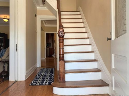 4 Stone Ave, Crotonville NY  10562-3707 exterior