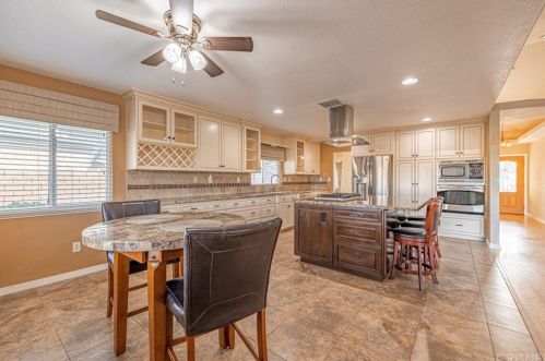 42522 15 St, Lancaster CA 93534-6212 exterior