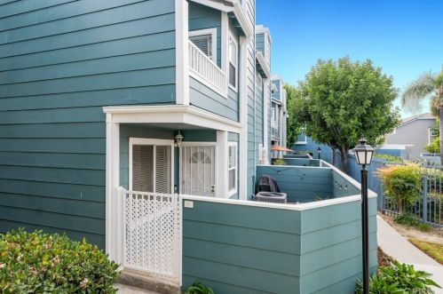 3962 Cochran St, Simi Valley, CA 93063-5901
