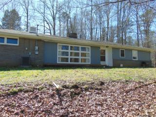 821 Blockhouse Valley Rd, Clinton, TN 37716-4905