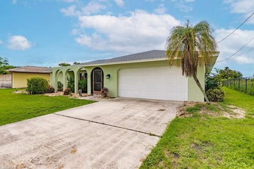 3749 6th Ave, Cape Coral FL  33904-5204 exterior