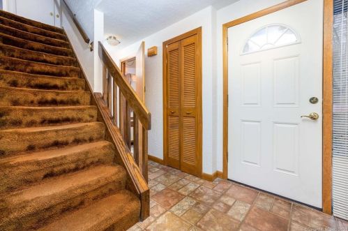 80 Mount Sumner Dr, Manchester CT  06043-7248 exterior