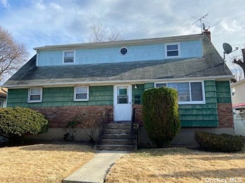 134 Herbert Ave, Floral Park, NY 11003-1229