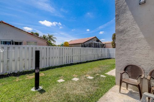 15726 16 Ct, Hollywood FL 33026-0509 exterior