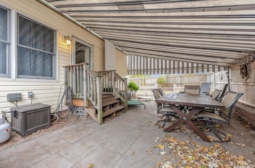 50 Totten Pl, Babylon NY  11702-2810 exterior