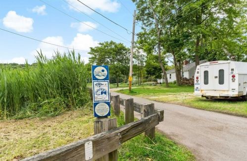 19 Pontiac Rd, South Kingstown RI  02882-1209 exterior