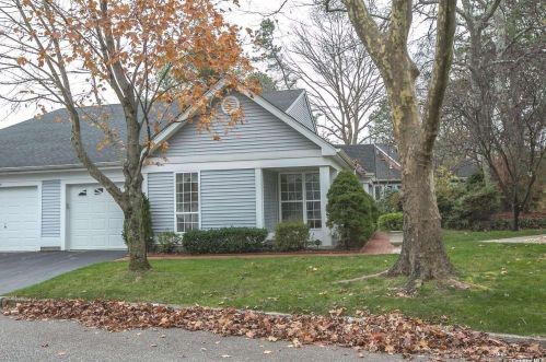 20 Villanova Ct, Panamoka, NY 11961-1634