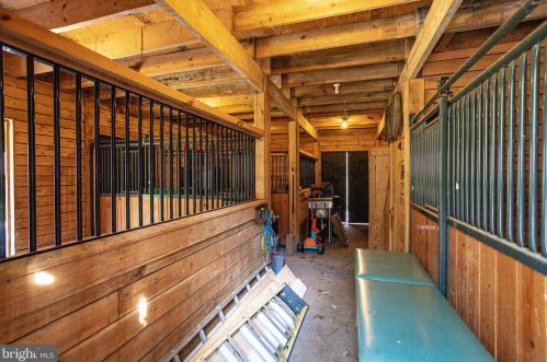 3714 Mountain Rd, Haymarket VA  20169-1739 exterior